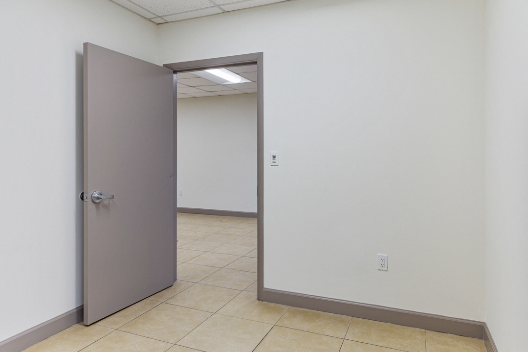 3,104 SF Industrial Space in Doral, FL Photo